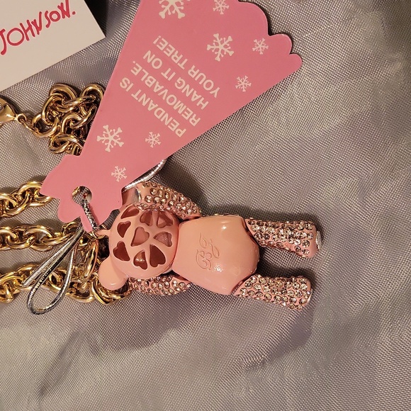 Betsey Johnson polar bear necklace - Picture 4 of 5